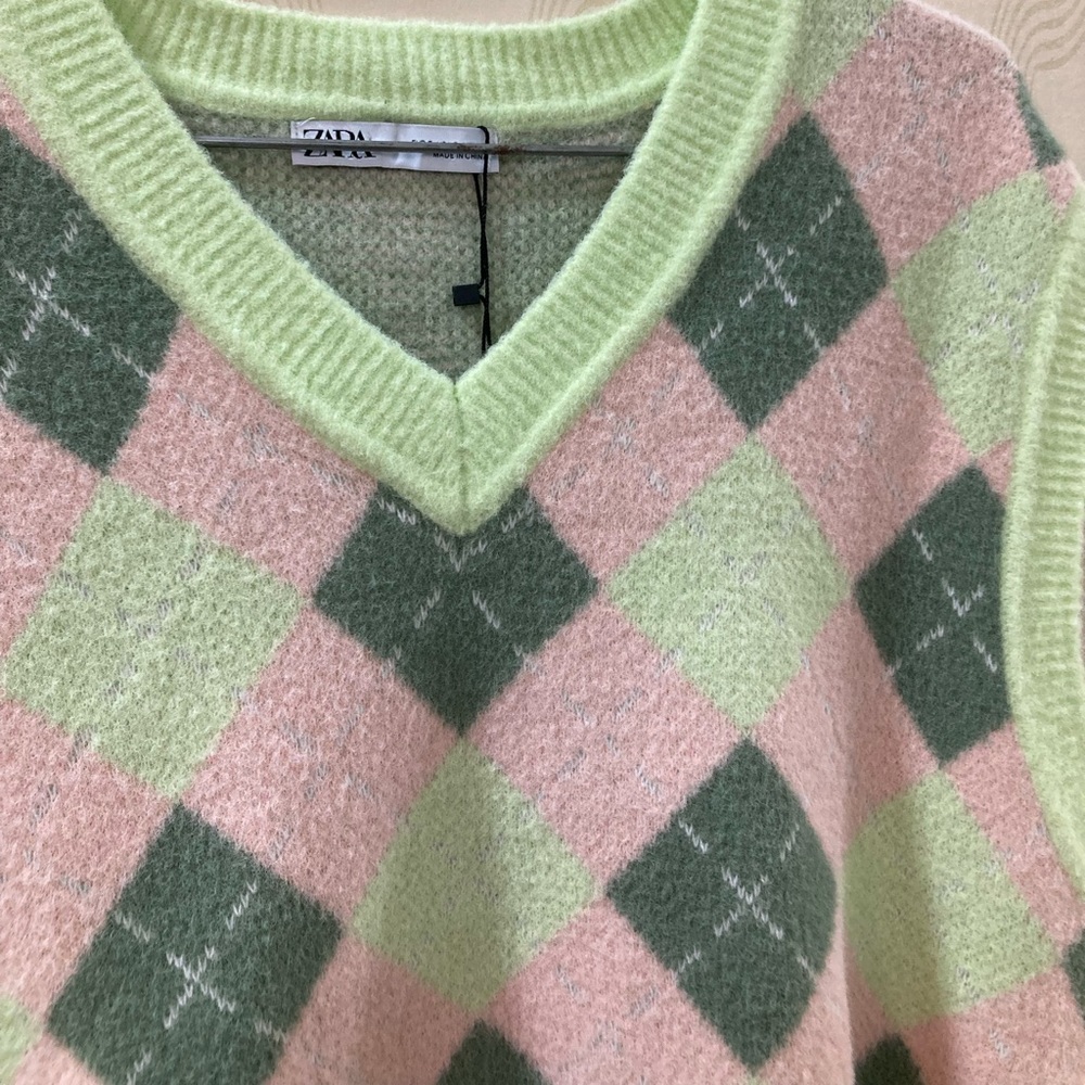 ZARA Sweater Vest - Picture 6 of 8